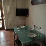 Grazioso Trilocale Centro/stazione דירה ברשה