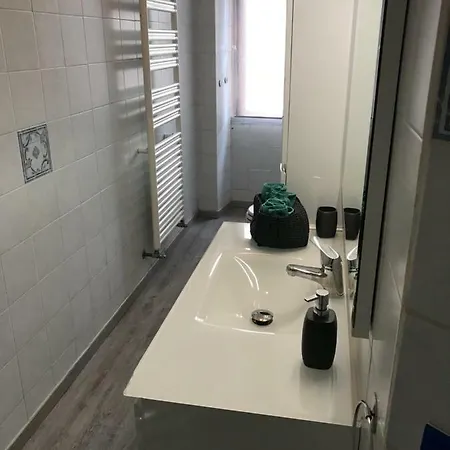 Апартаменты Grazioso Trilocale Centro/stazione *
